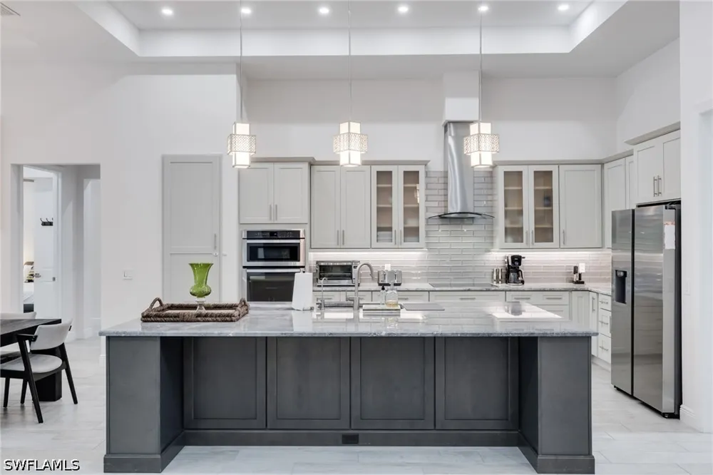 Livingston Woods Lane Naples, FL 34109