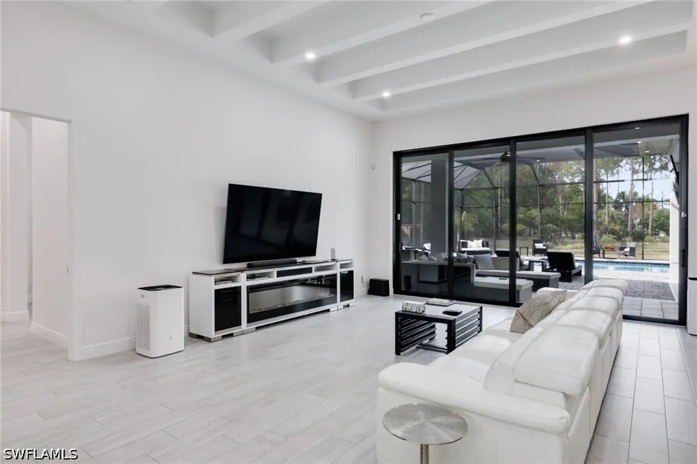 Livingston Woods Lane Naples, FL 34109