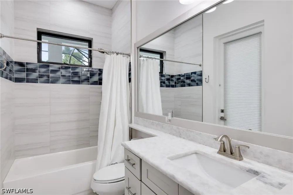 Livingston Woods Lane Naples, FL 34109