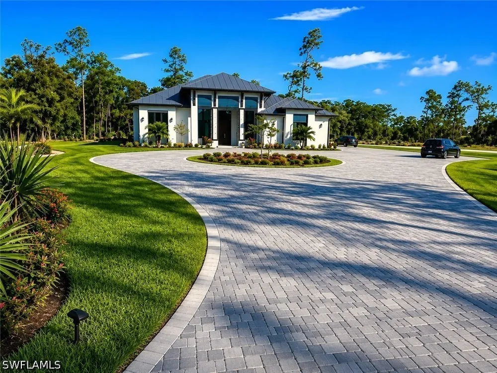 Livingston Woods Lane Naples, FL 34109
