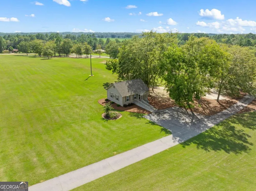 375 Dasher ST Lyons, GA 30436