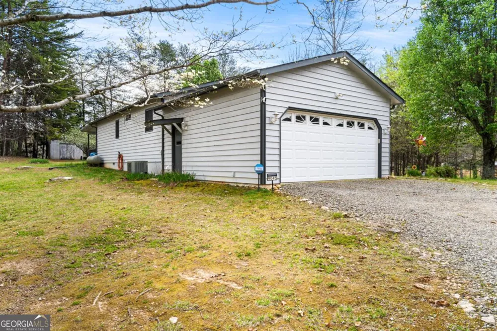 9045 Betty Jo CIR Young Harris, GA 30582