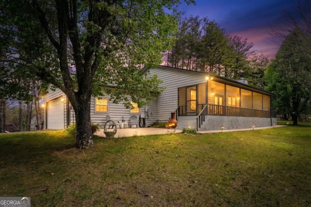 9045 Betty Jo CIR Young Harris, GA 30582