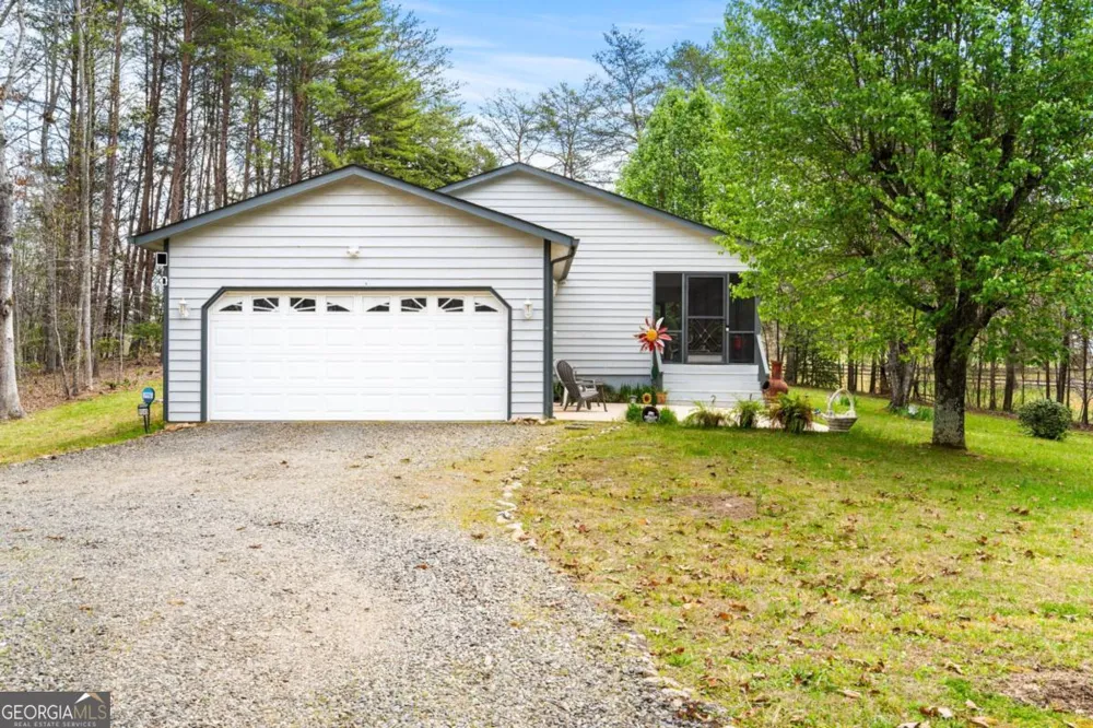 9045 Betty Jo CIR Young Harris, GA 30582