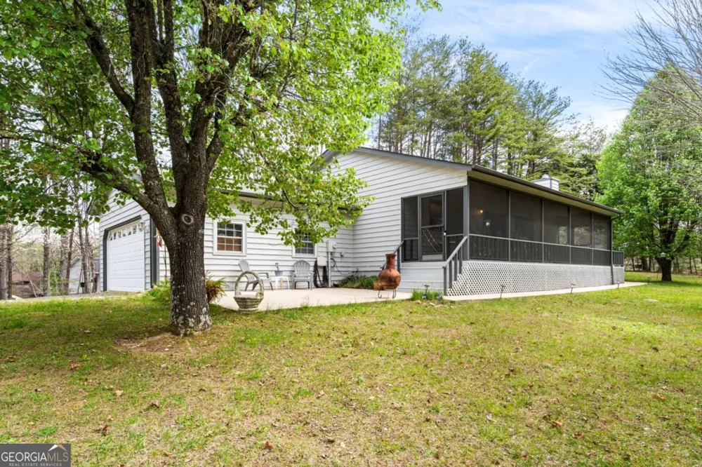9045 Betty Jo CIR Young Harris, GA 30582