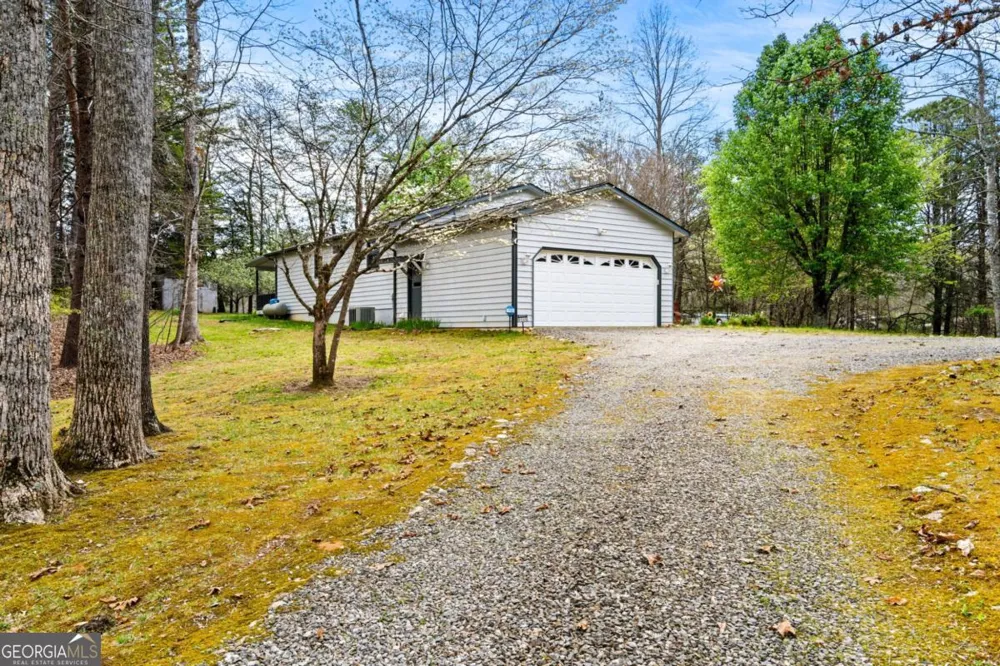 9045 Betty Jo CIR Young Harris, GA 30582