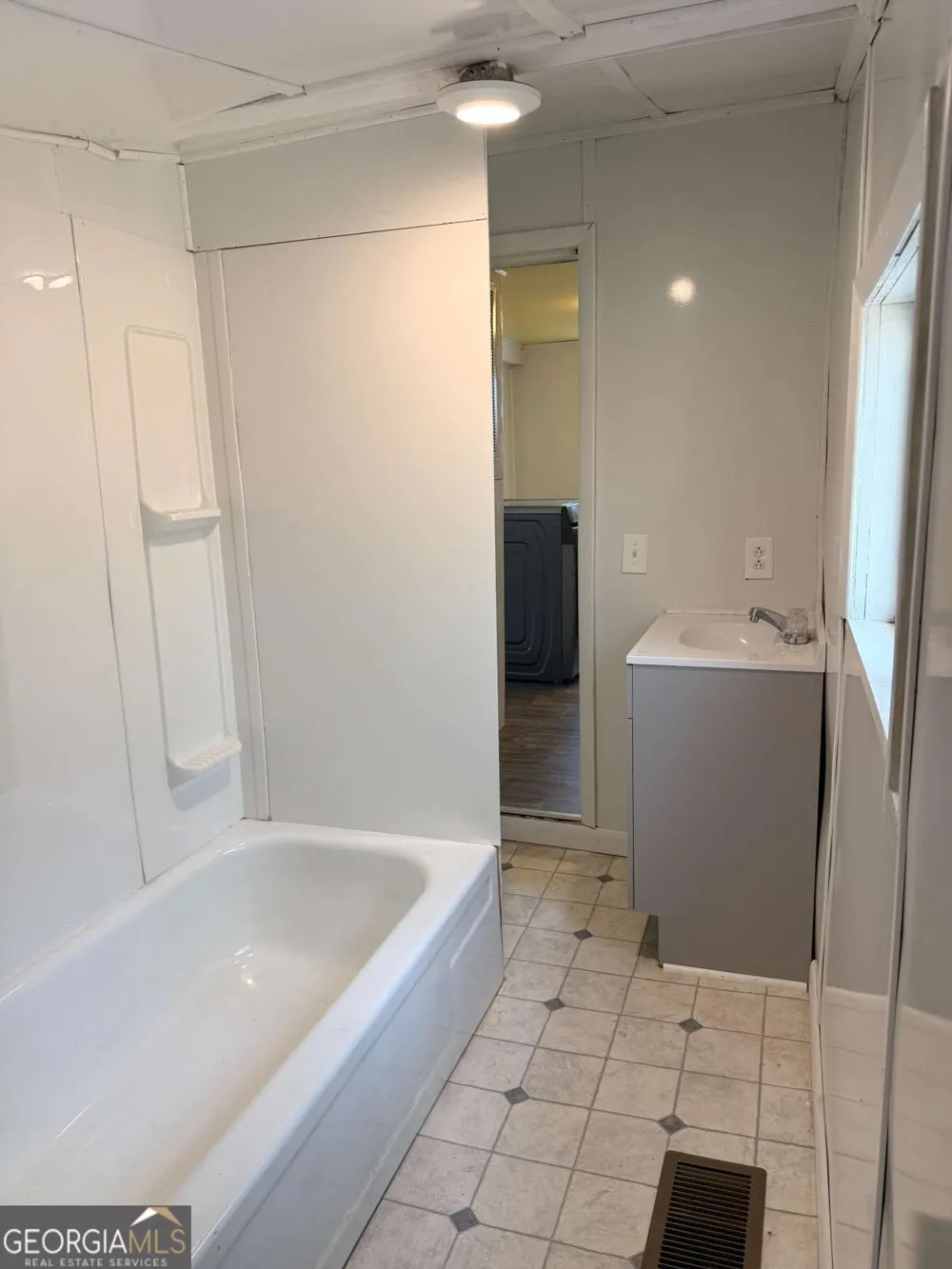 374 Patterson ST Baxley, GA 31513