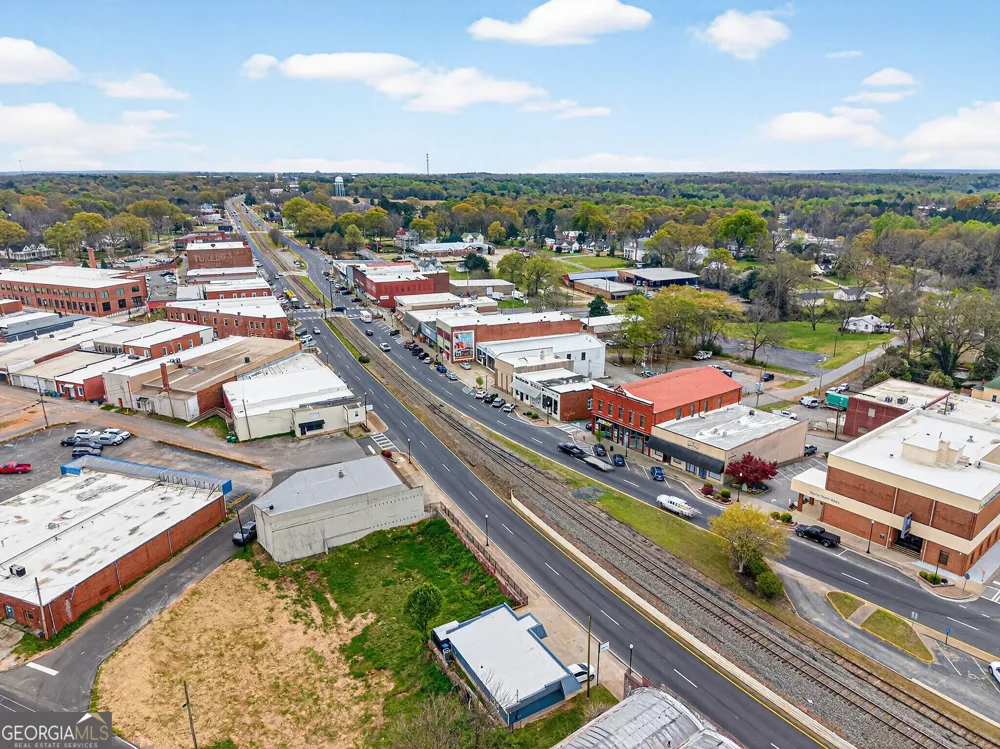 696 530 Madison ST Commerce, GA 30529