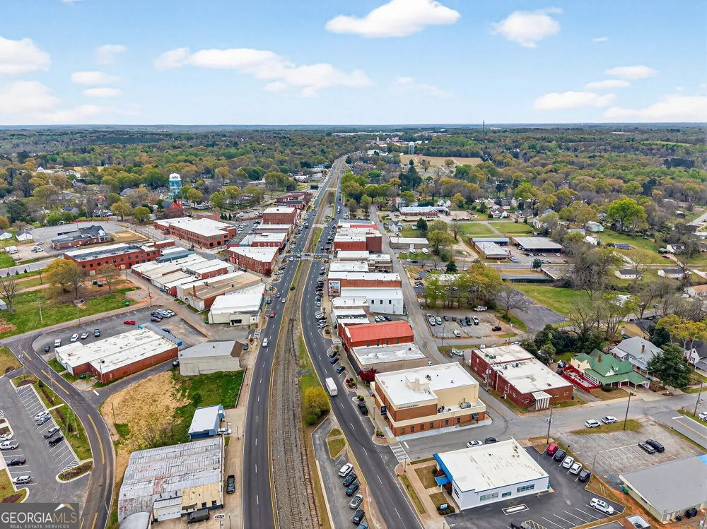 696 530 Madison ST Commerce, GA 30529
