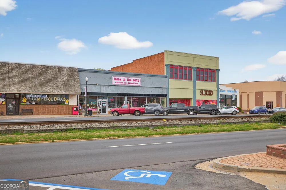 696 530 Madison ST Commerce, GA 30529