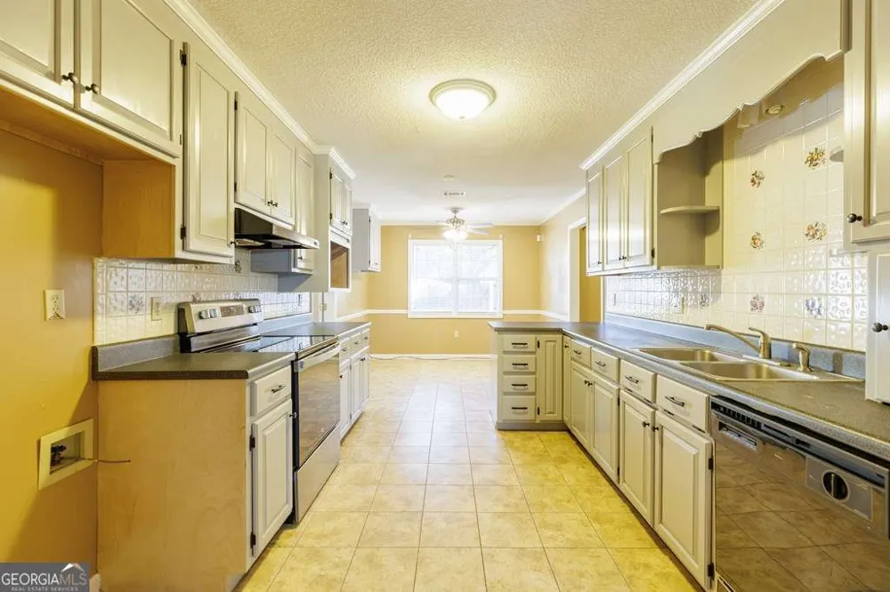 5318 Mimosa CIR Lake Park, GA 31636
