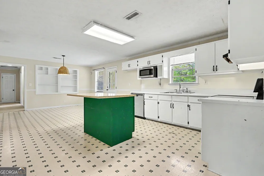 104 McIntosh TRL Sharpsburg, GA 30277