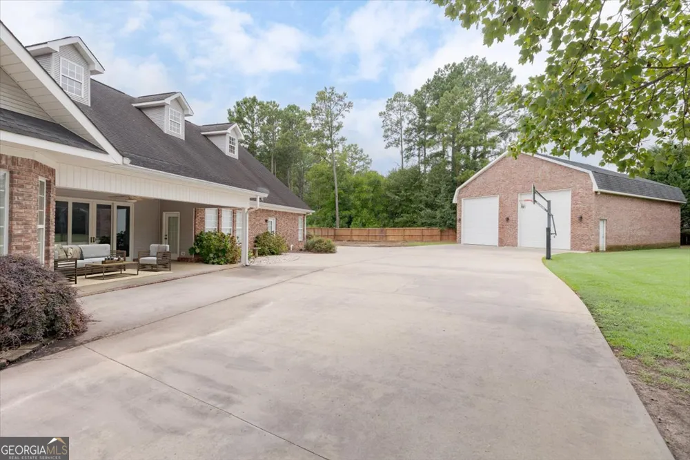 32 Willow Lake DR Warner Robins, GA 31093