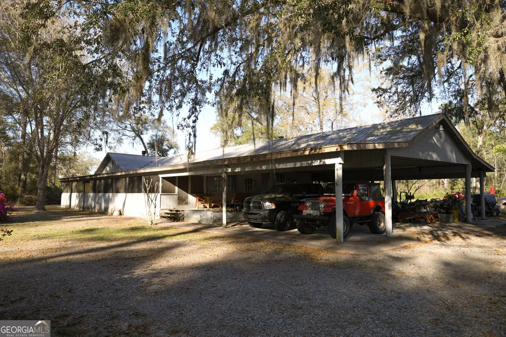 26 Capt Hanks RD Woodbine, GA 31569