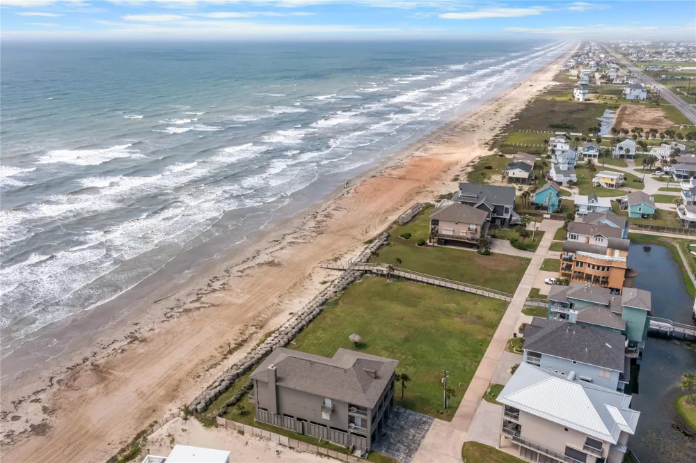 16 Blue Heron Circle Jamaica Beach, TX 77554