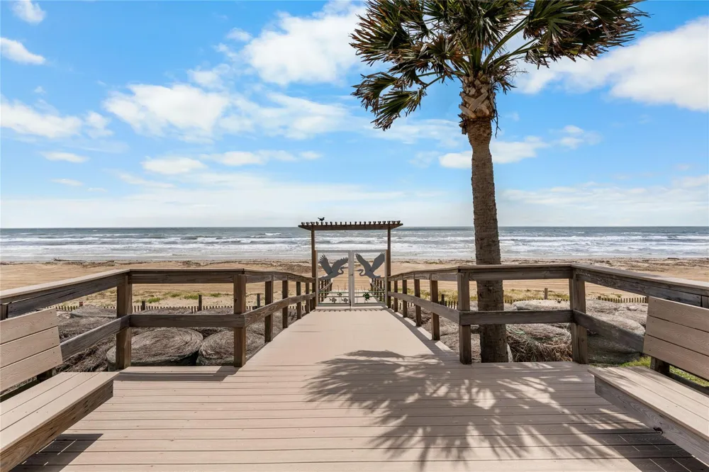 16 Blue Heron Circle Jamaica Beach, TX 77554