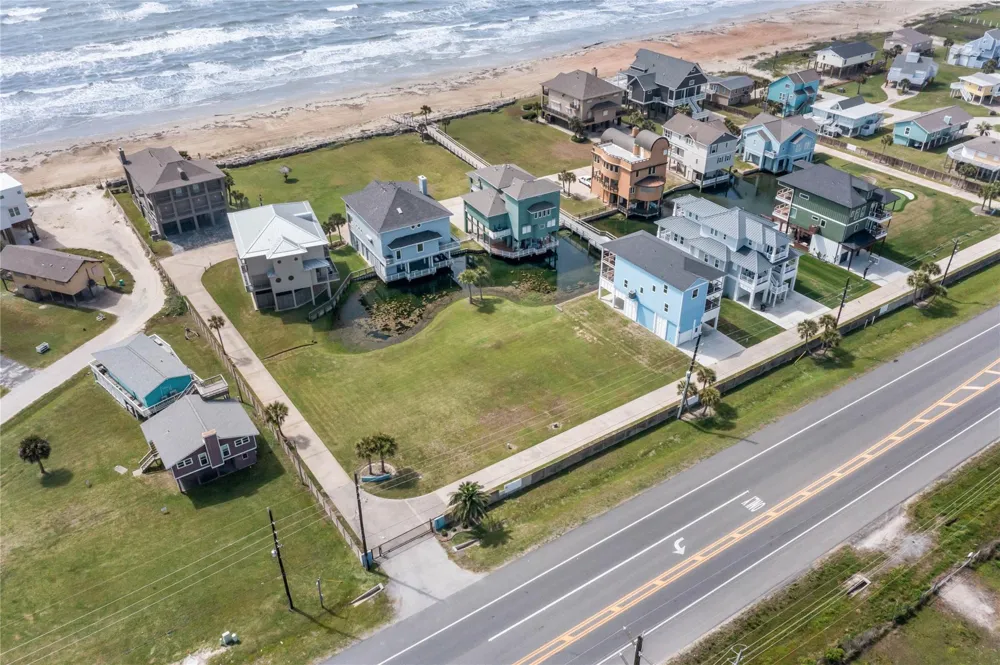 16 Blue Heron Circle Jamaica Beach, TX 77554
