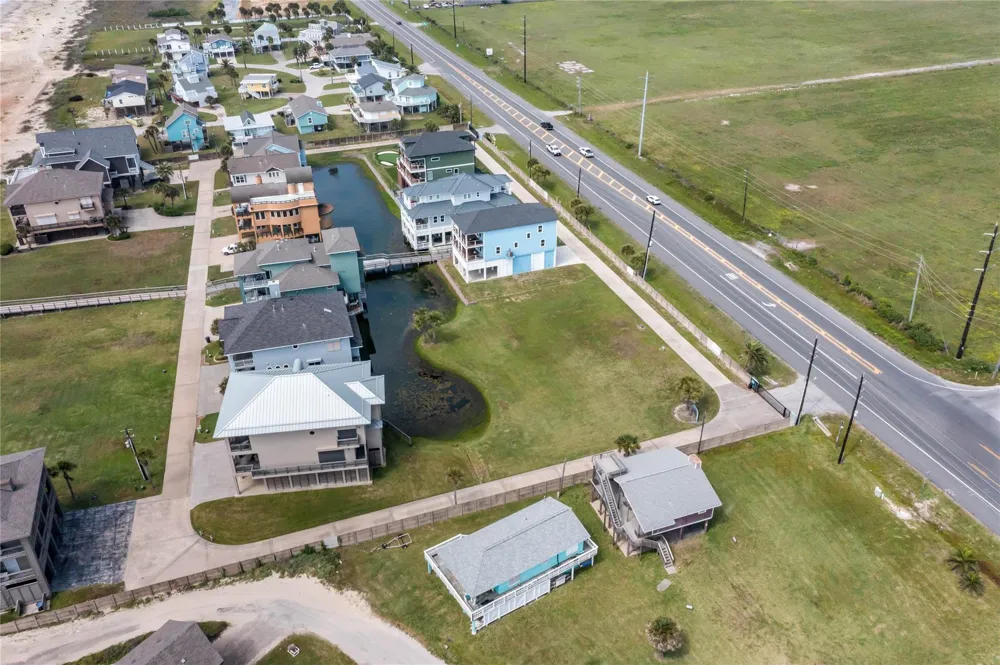16 Blue Heron Circle Jamaica Beach, TX 77554