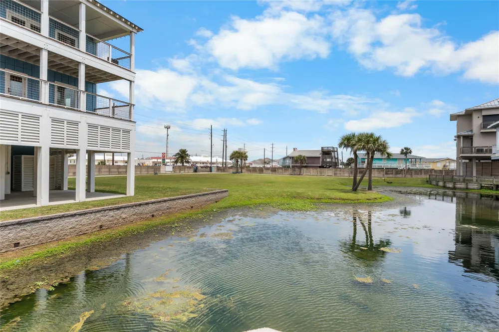14 Blue Heron Circle Jamaica Beach, TX 77554