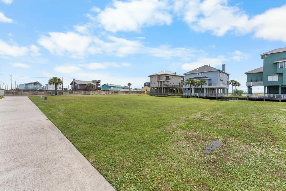 14 Blue Heron Circle Jamaica Beach, TX 77554