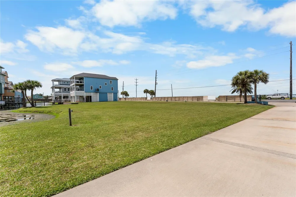 14 Blue Heron Circle Jamaica Beach, TX 77554
