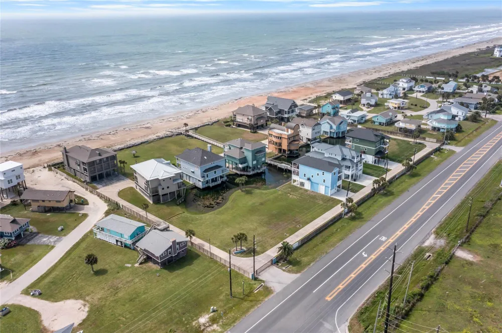 14 Blue Heron Circle Jamaica Beach, TX 77554