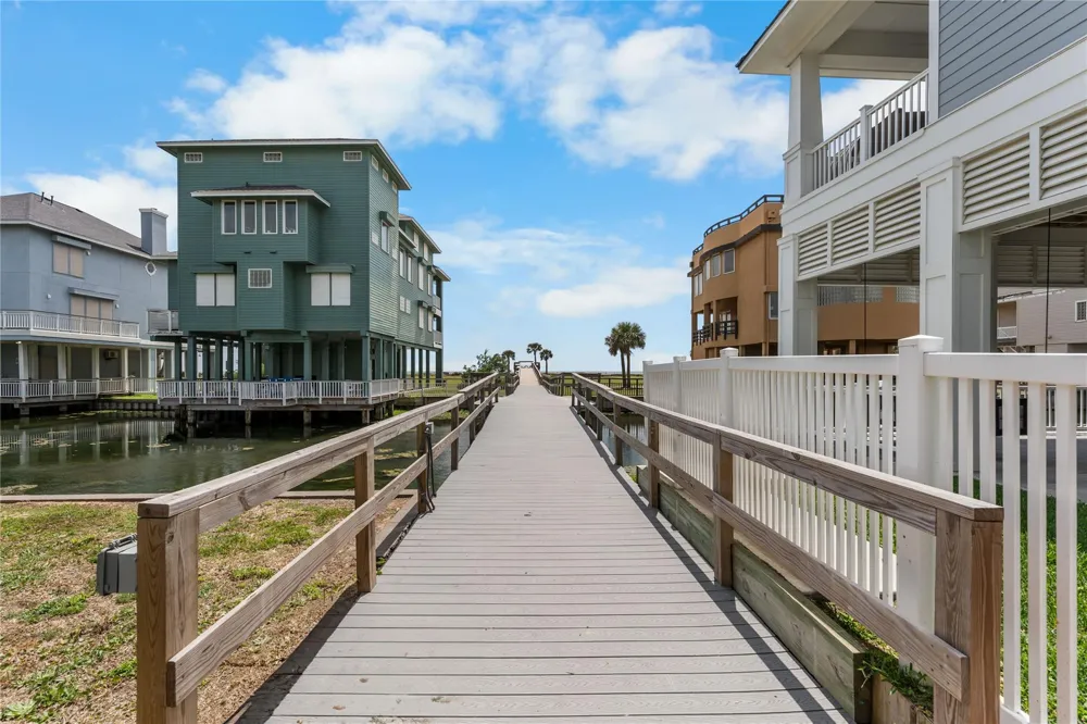 14 Blue Heron Circle Jamaica Beach, TX 77554