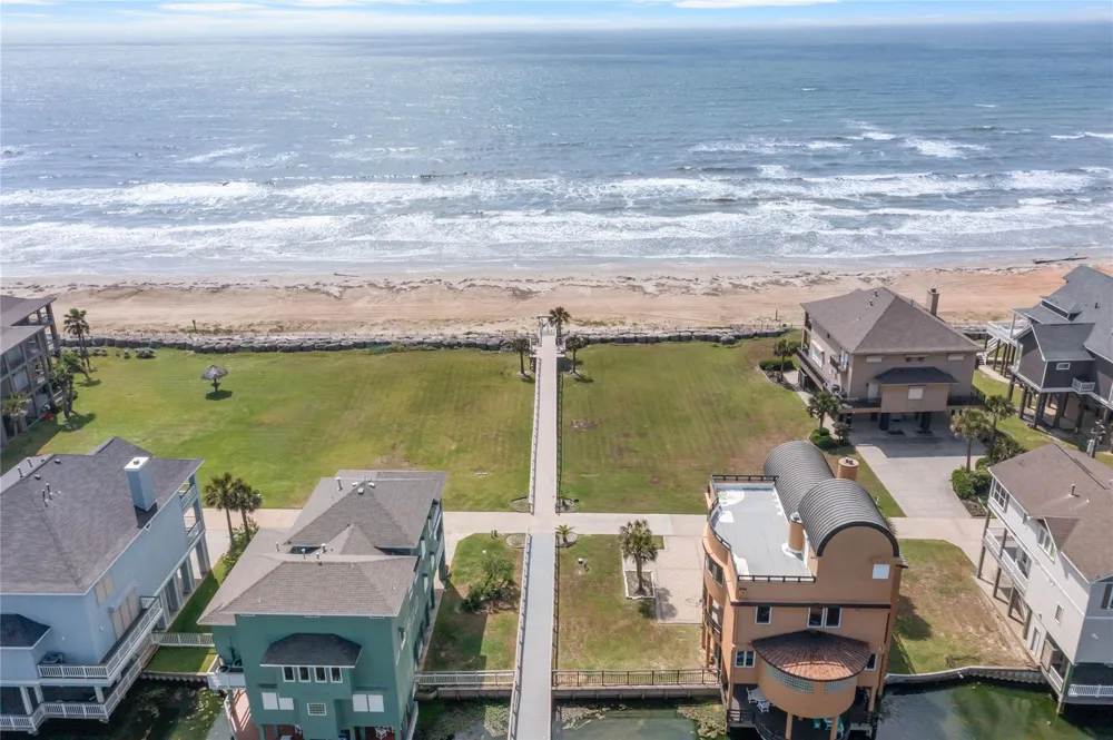 14 Blue Heron Circle Jamaica Beach, TX 77554