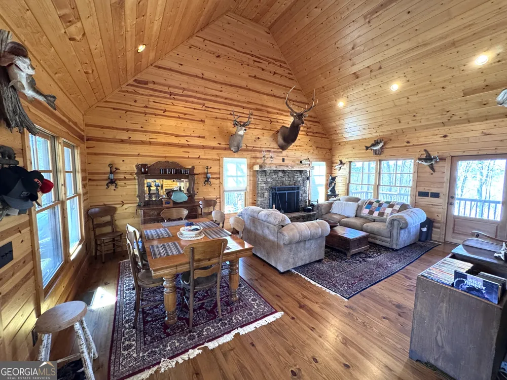 333 Laurel Mountain DR Toccoa, GA 30577