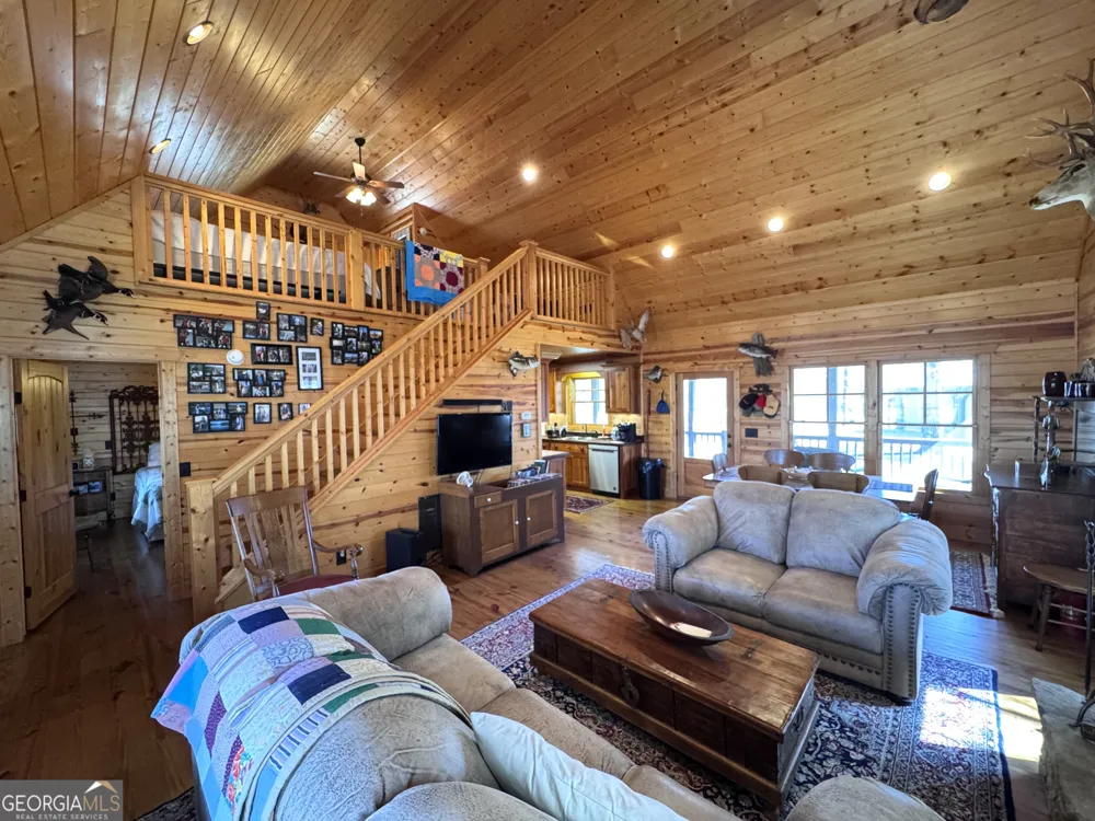 333 Laurel Mountain DR Toccoa, GA 30577
