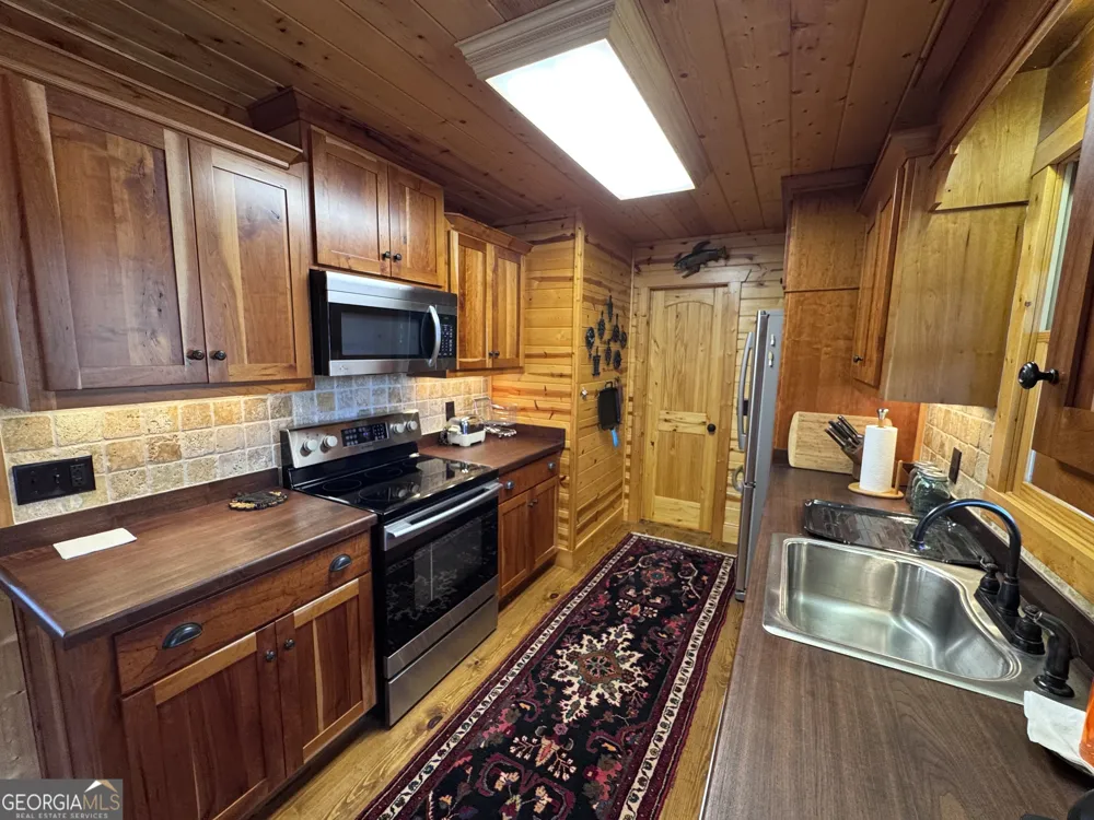 333 Laurel Mountain DR Toccoa, GA 30577