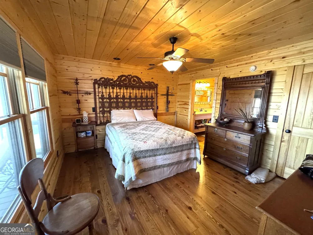 333 Laurel Mountain DR Toccoa, GA 30577