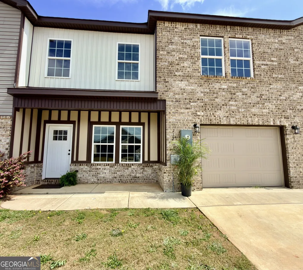 212 Beau Claire CIR Byron, GA 31008
