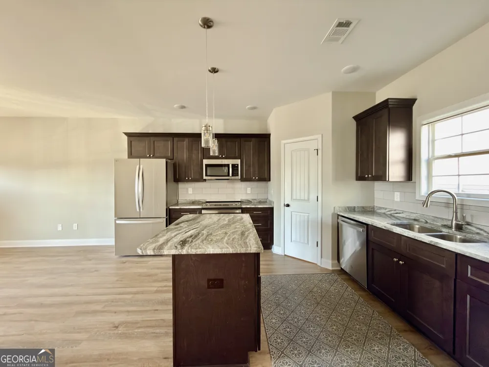 212 Beau Claire CIR Byron, GA 31008