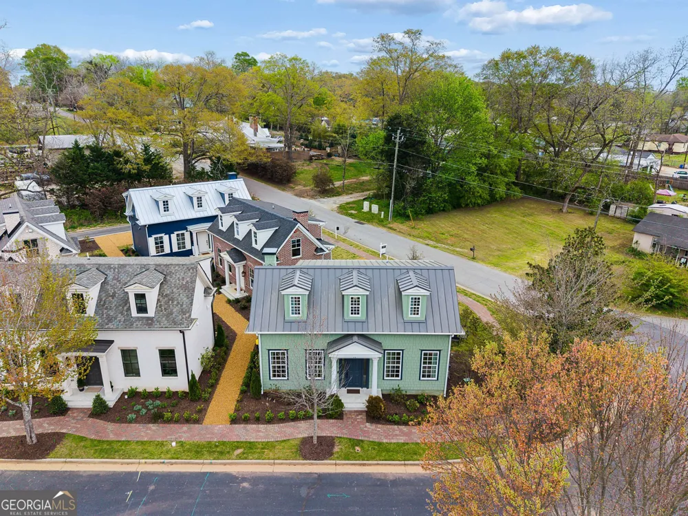 11 Bourbon ST Senoia, GA 30276