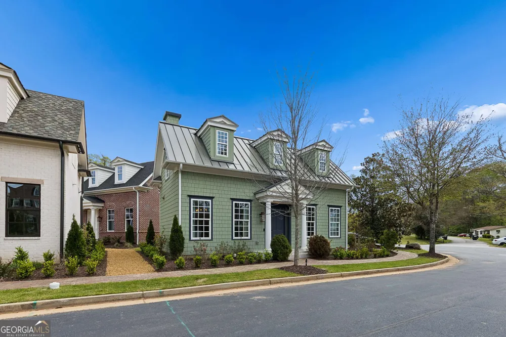 11 Bourbon ST Senoia, GA 30276