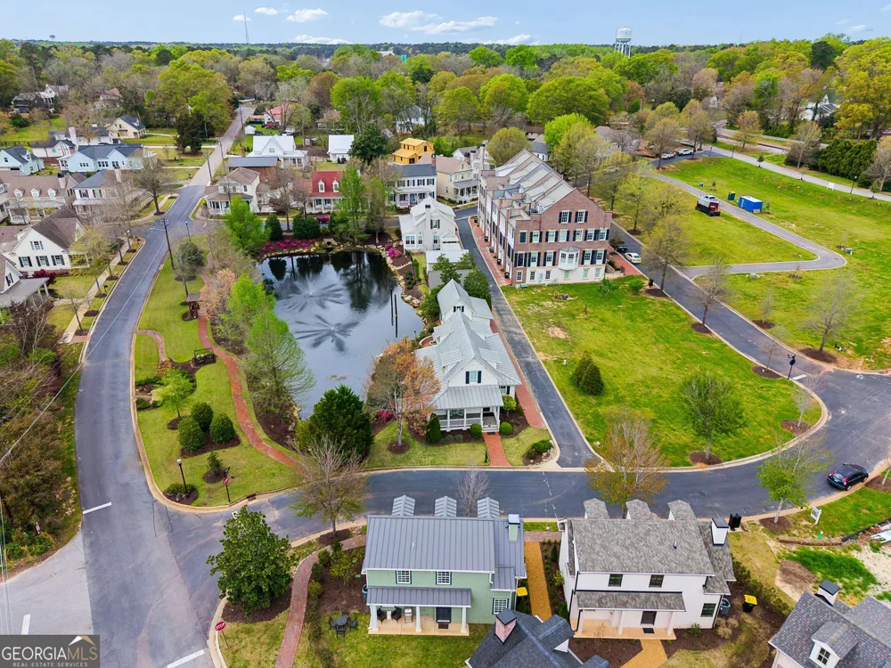 11 Bourbon ST Senoia, GA 30276