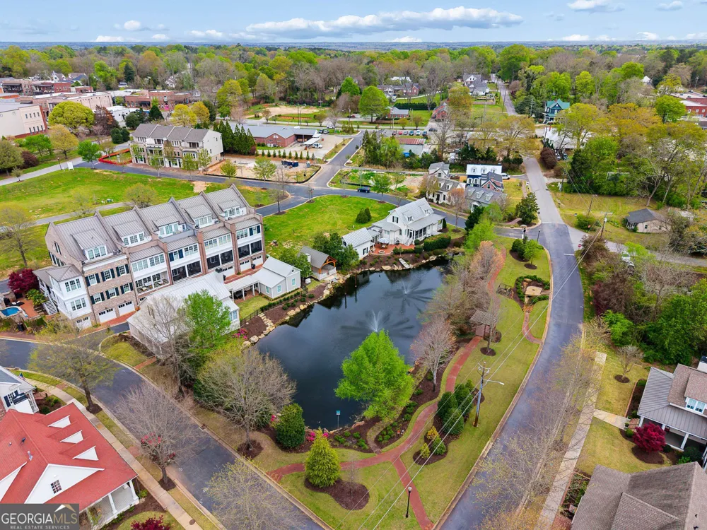 11 Bourbon ST Senoia, GA 30276
