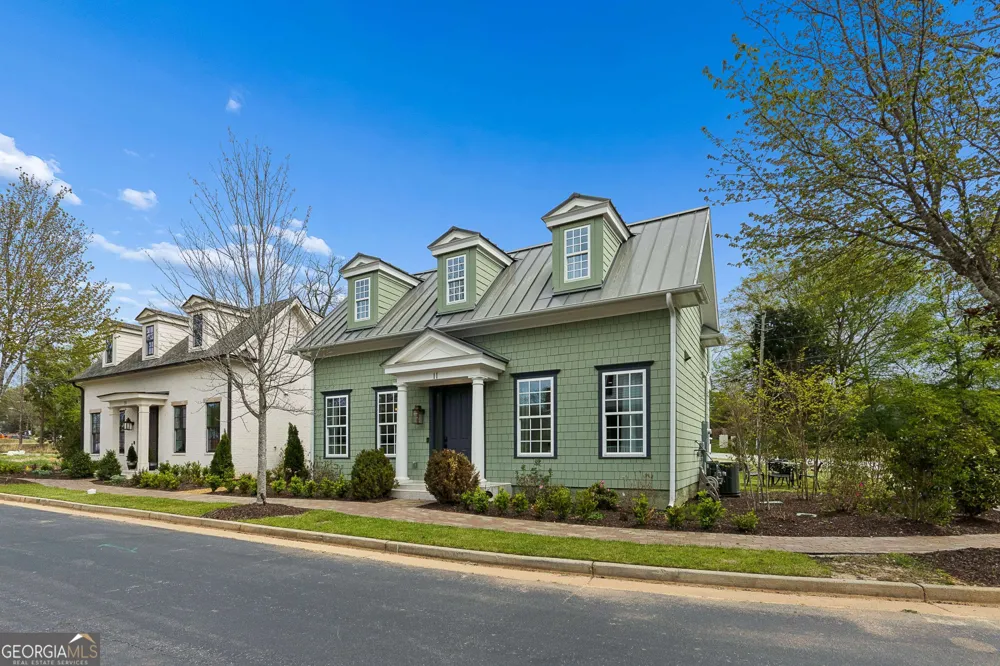11 Bourbon ST Senoia, GA 30276