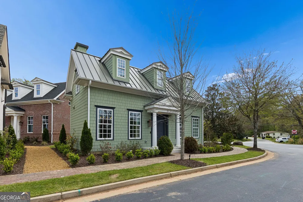 11 Bourbon ST Senoia, GA 30276