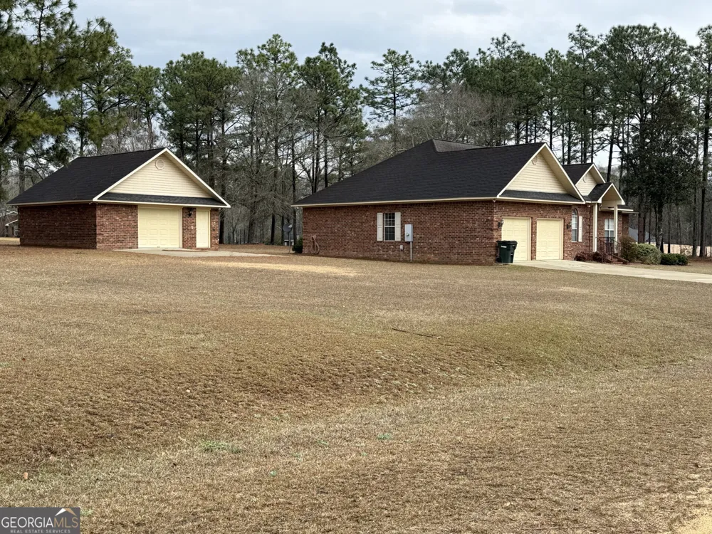 102 Oak CIR Glennville, GA 30427