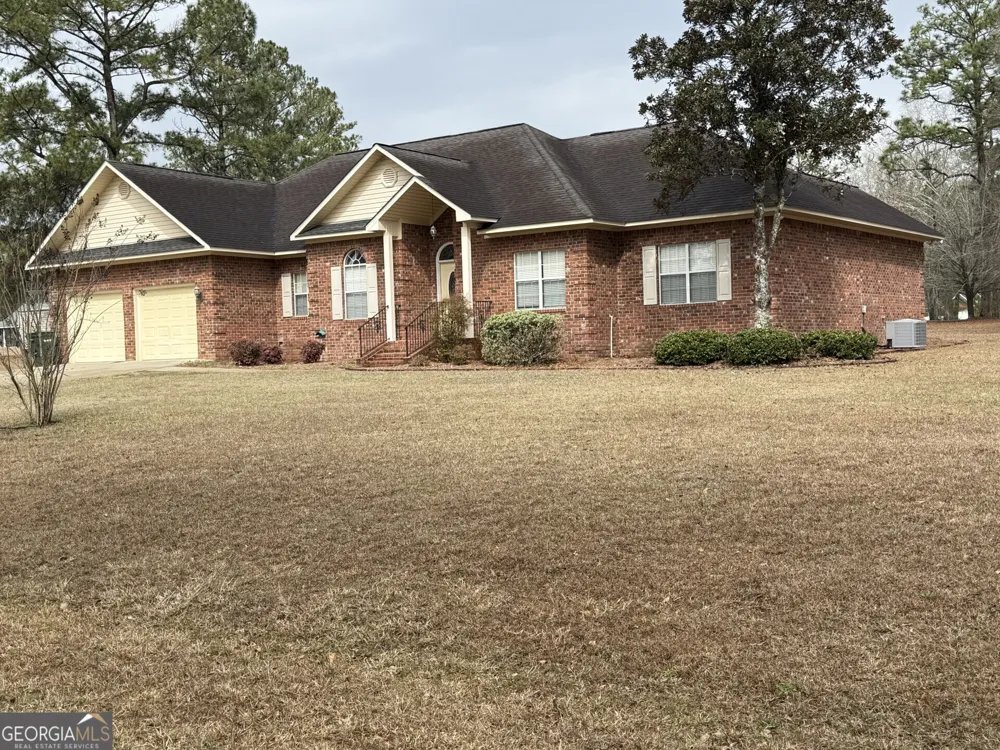 102 Oak CIR Glennville, GA 30427