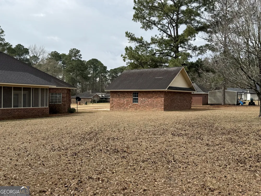 102 Oak CIR Glennville, GA 30427
