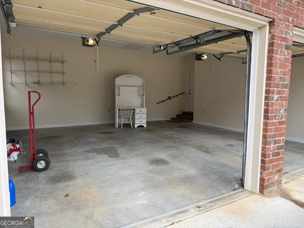 102 Oak CIR Glennville, GA 30427