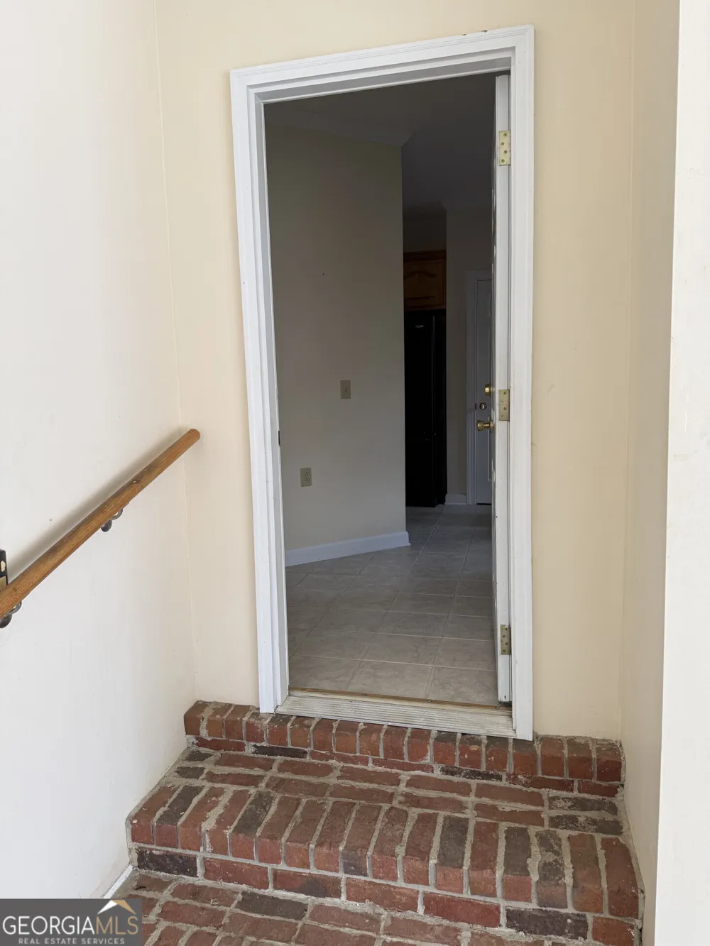 102 Oak CIR Glennville, GA 30427