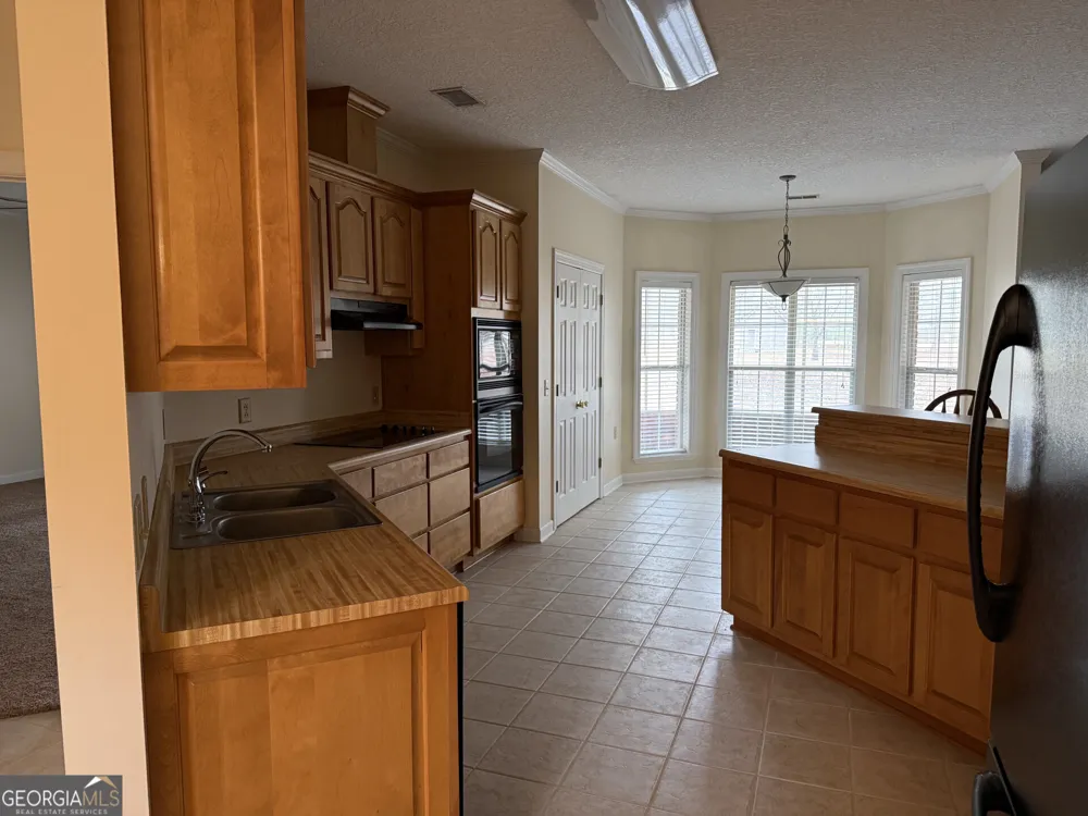 102 Oak CIR Glennville, GA 30427
