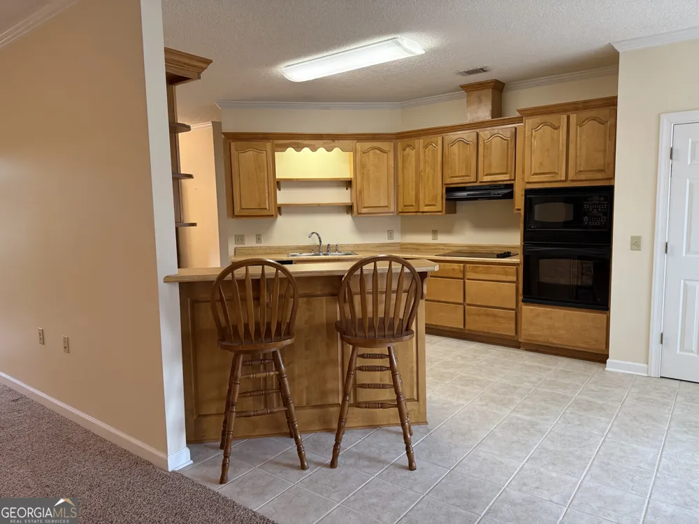 102 Oak CIR Glennville, GA 30427