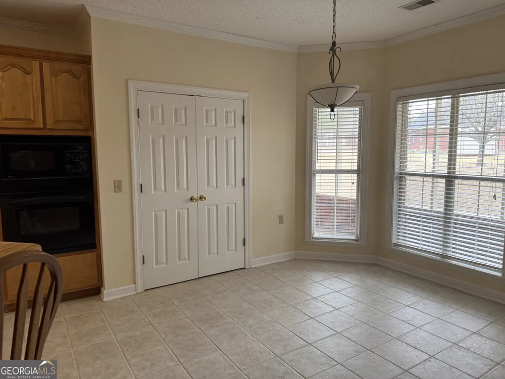 102 Oak CIR Glennville, GA 30427