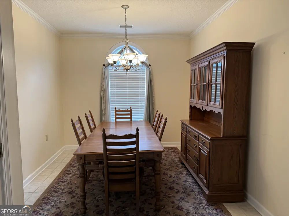 102 Oak CIR Glennville, GA 30427
