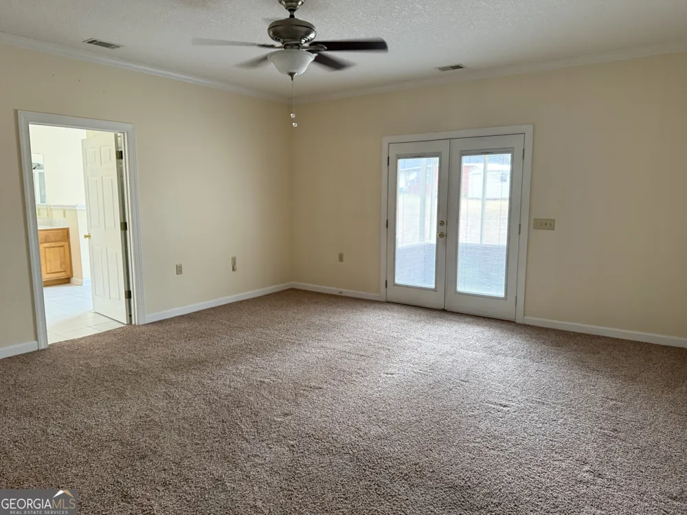102 Oak CIR Glennville, GA 30427